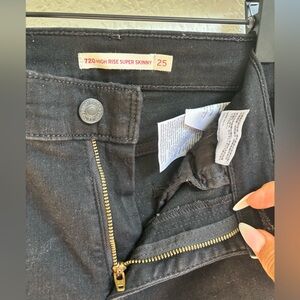 Levis high rise super skinny - black